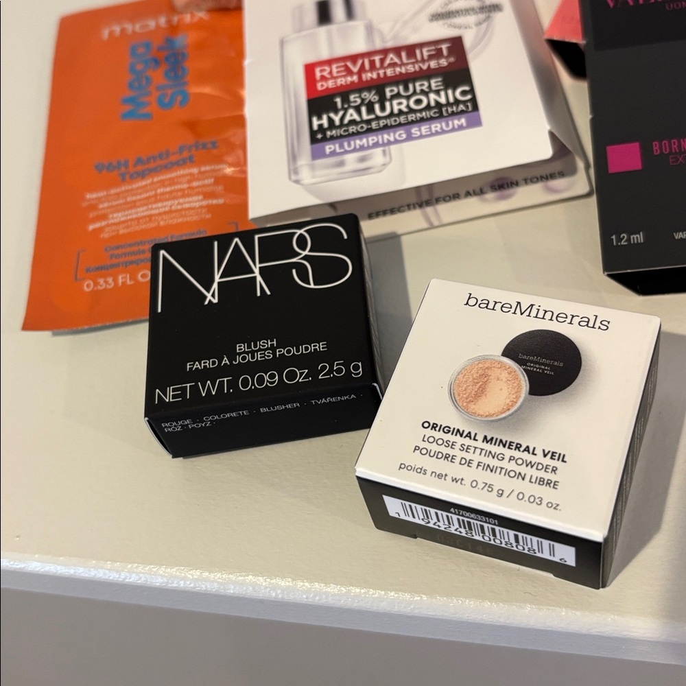 Cosmetics sample set • all unopened - Picture 2 of 5